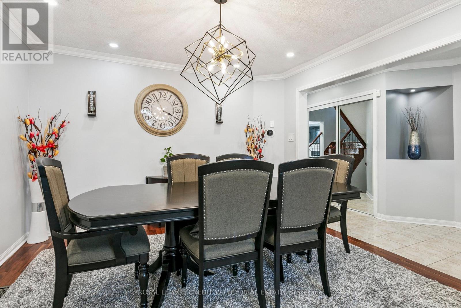 Photo 6 of 4 Mendoza Drive, Brampton ON
