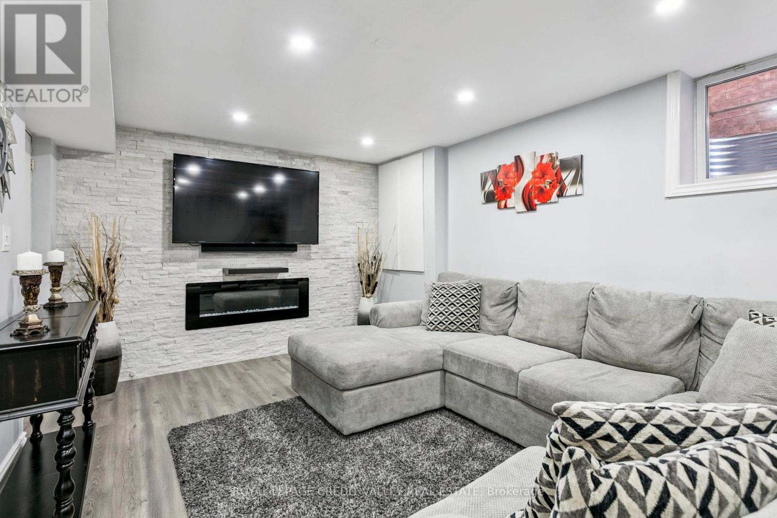 Photo 36 of 4 Mendoza Drive, Brampton ON