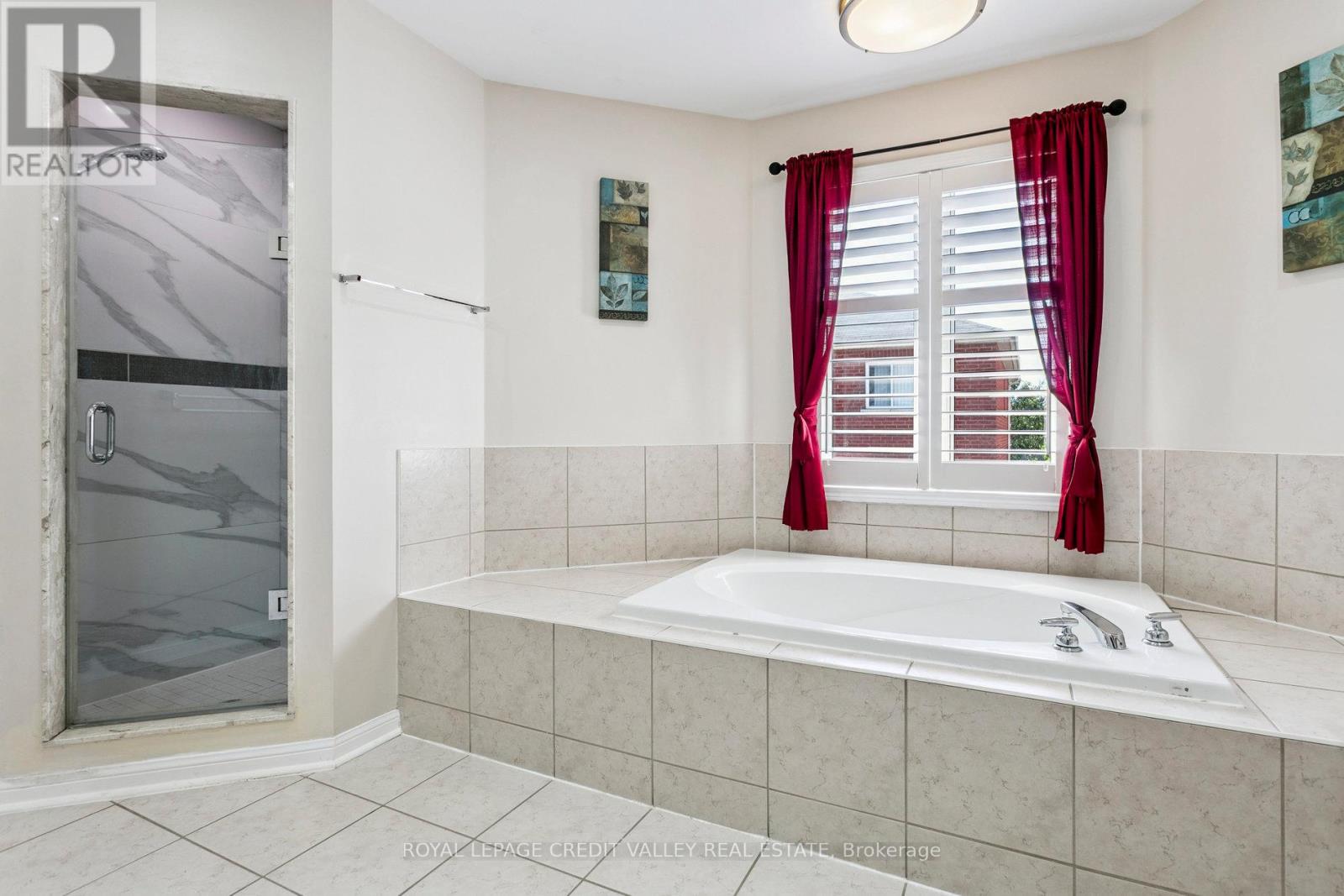 Photo 32 of 4 Mendoza Drive, Brampton ON