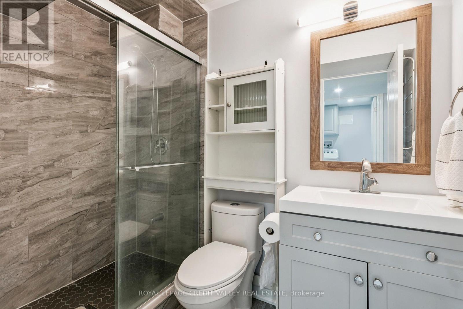 Photo 44 of 4 Mendoza Drive, Brampton ON