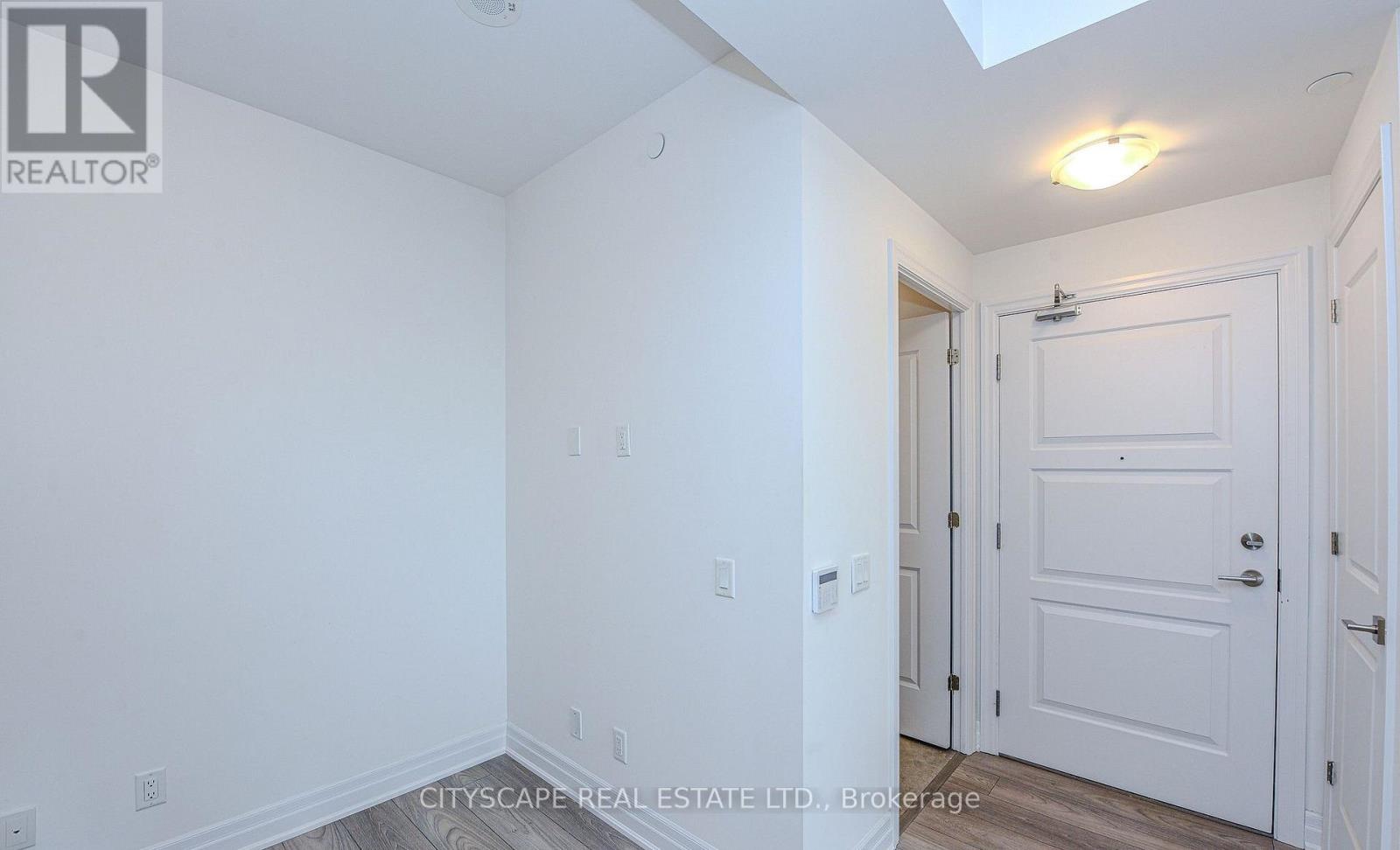 Photo 2 of 2505 36 Elm Drive, Mississauga ON