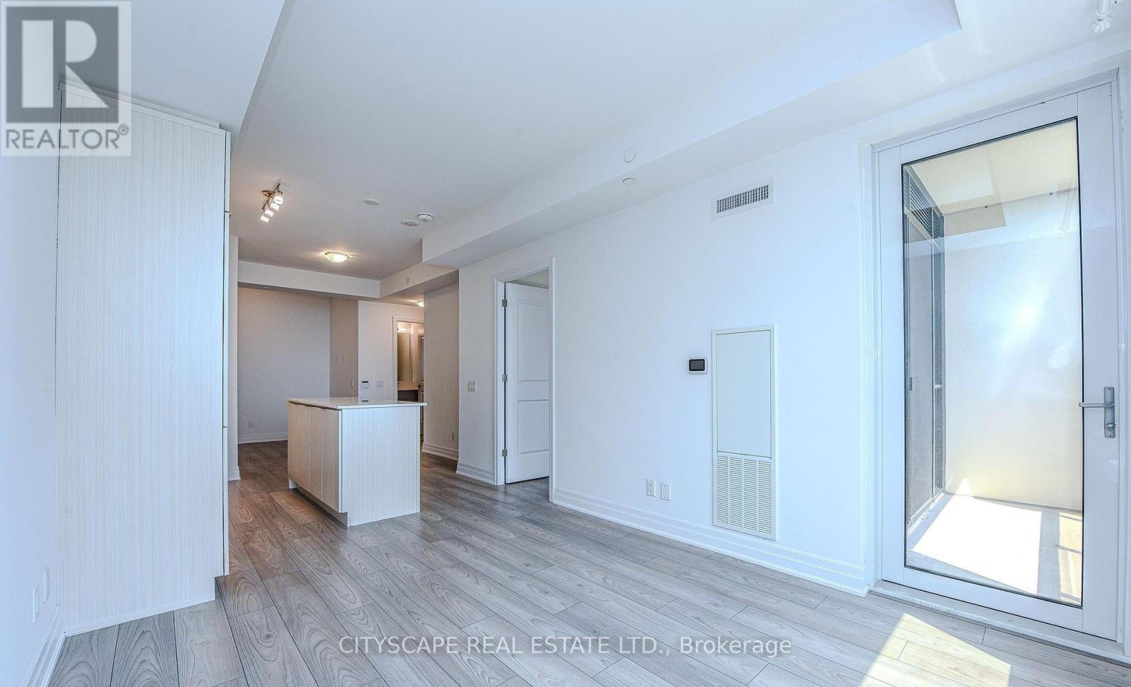 Photo 3 of 2505 36 Elm Drive, Mississauga ON
