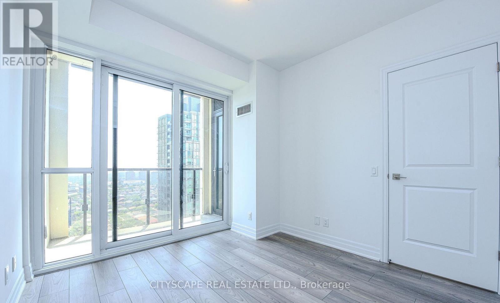 Photo 4 of 2505 36 Elm Drive, Mississauga ON
