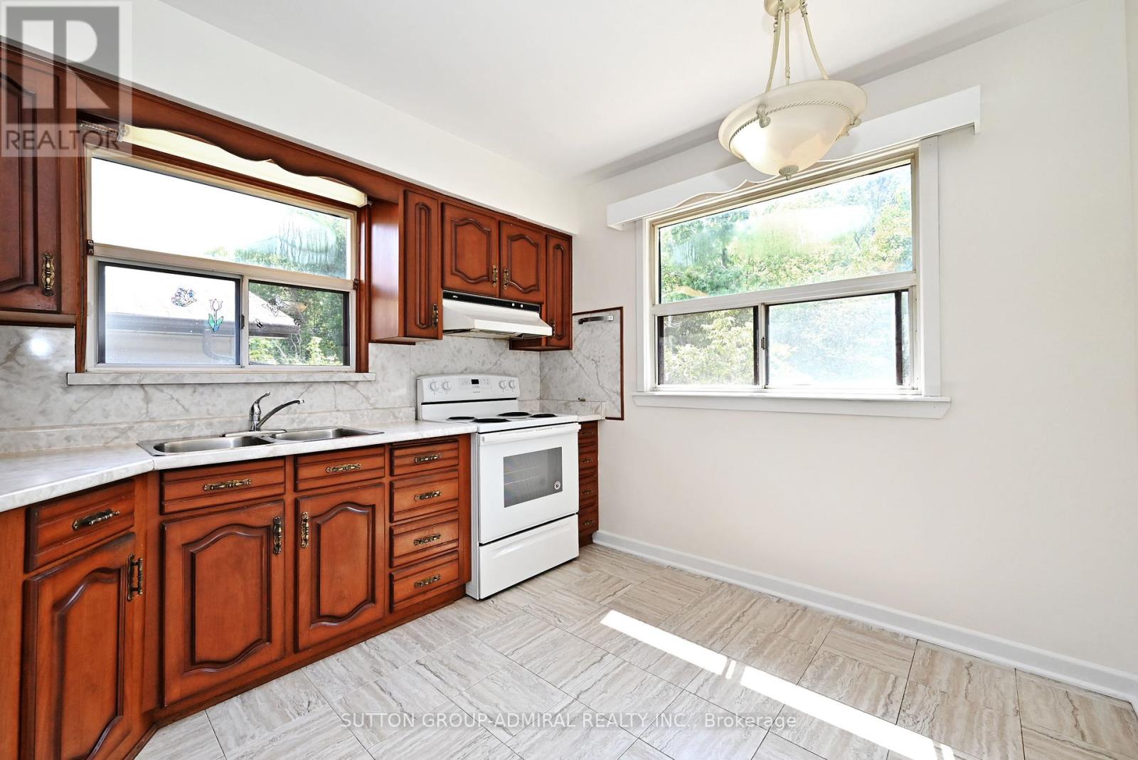Photo 11 of 19 Skipton Court, Toronto ON