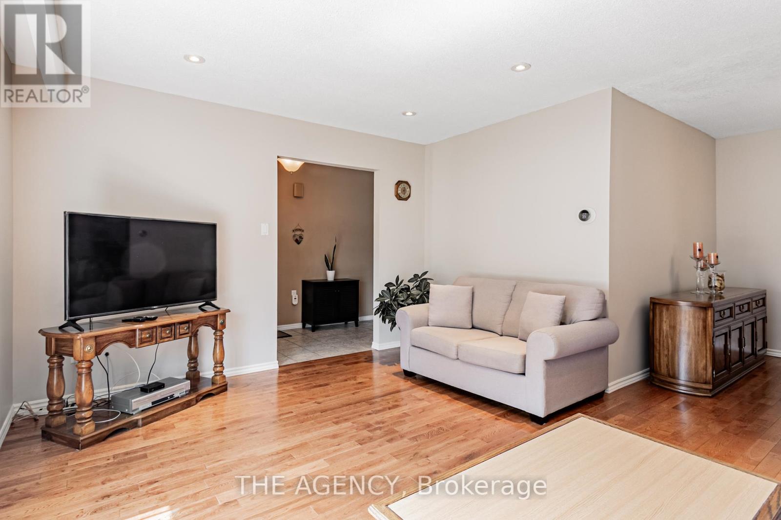 Photo 10 of 84 Blackthorn Lane, Brampton ON