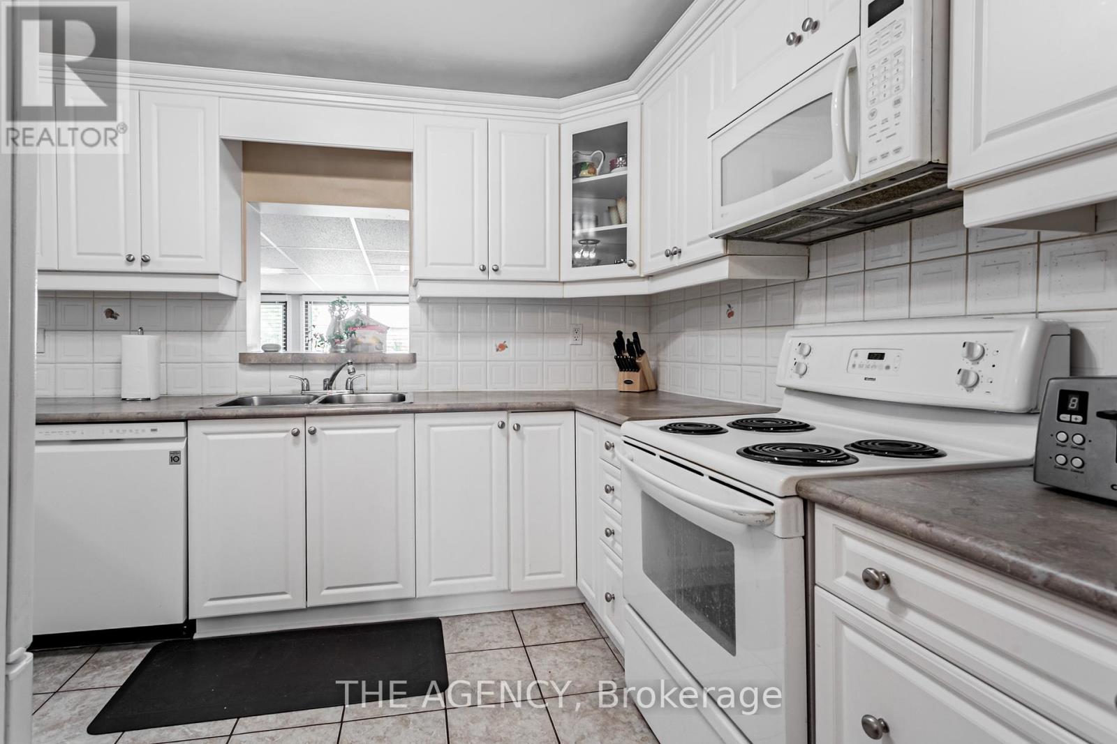 Photo 12 of 84 Blackthorn Lane, Brampton ON