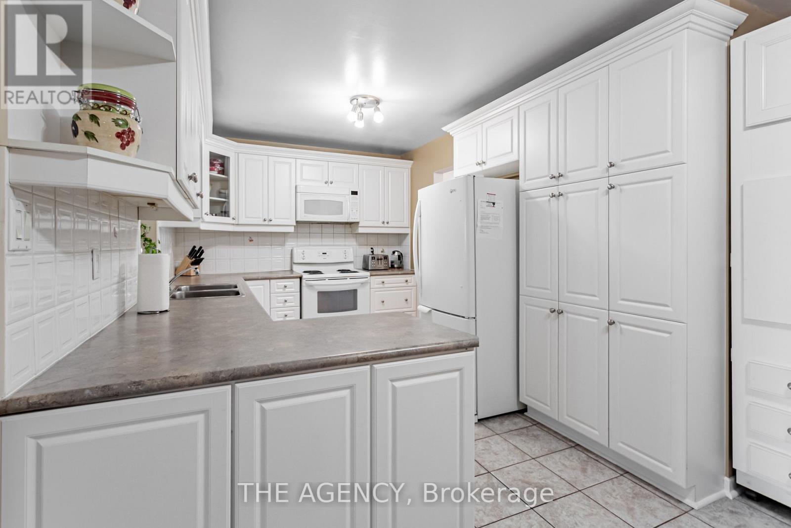 Photo 14 of 84 Blackthorn Lane, Brampton ON