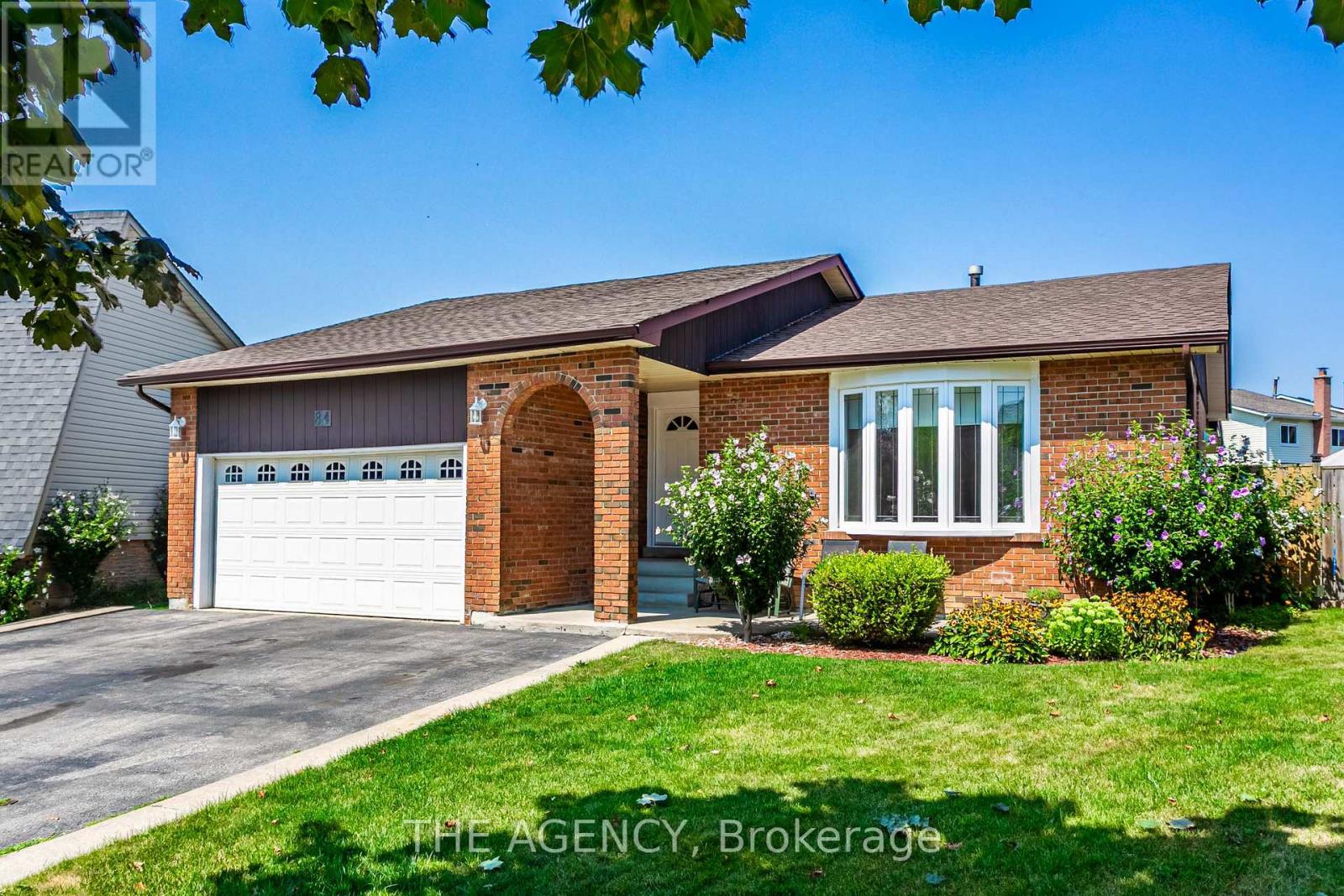 Photo 2 of 84 Blackthorn Lane, Brampton ON