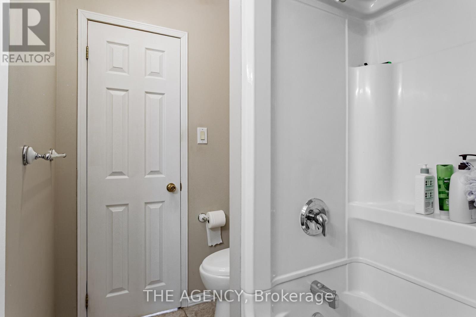 Photo 24 of 84 Blackthorn Lane, Brampton ON