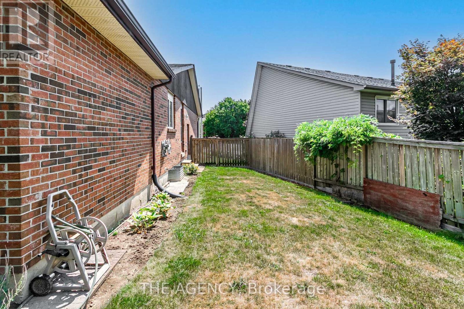 Photo 36 of 84 Blackthorn Lane, Brampton ON
