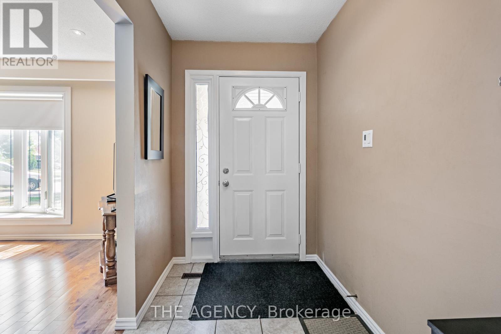 Photo 4 of 84 Blackthorn Lane, Brampton ON