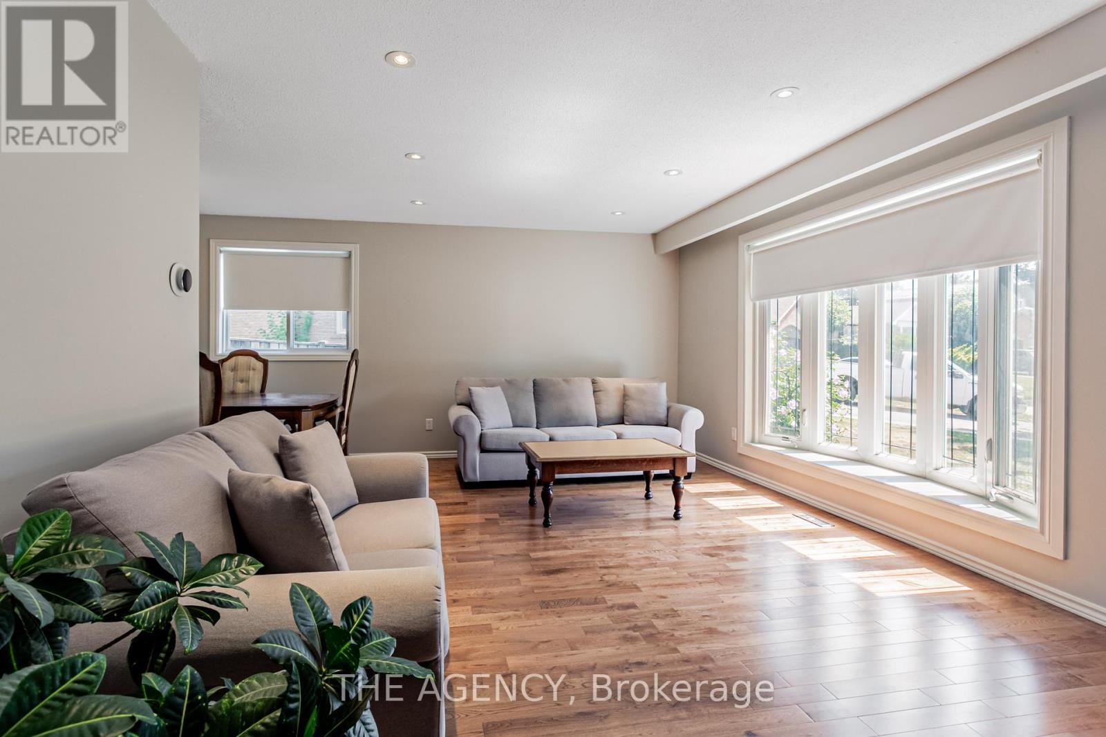 Photo 5 of 84 Blackthorn Lane, Brampton ON