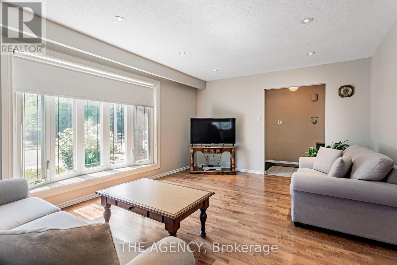 Photo 6 of 84 Blackthorn Lane, Brampton ON