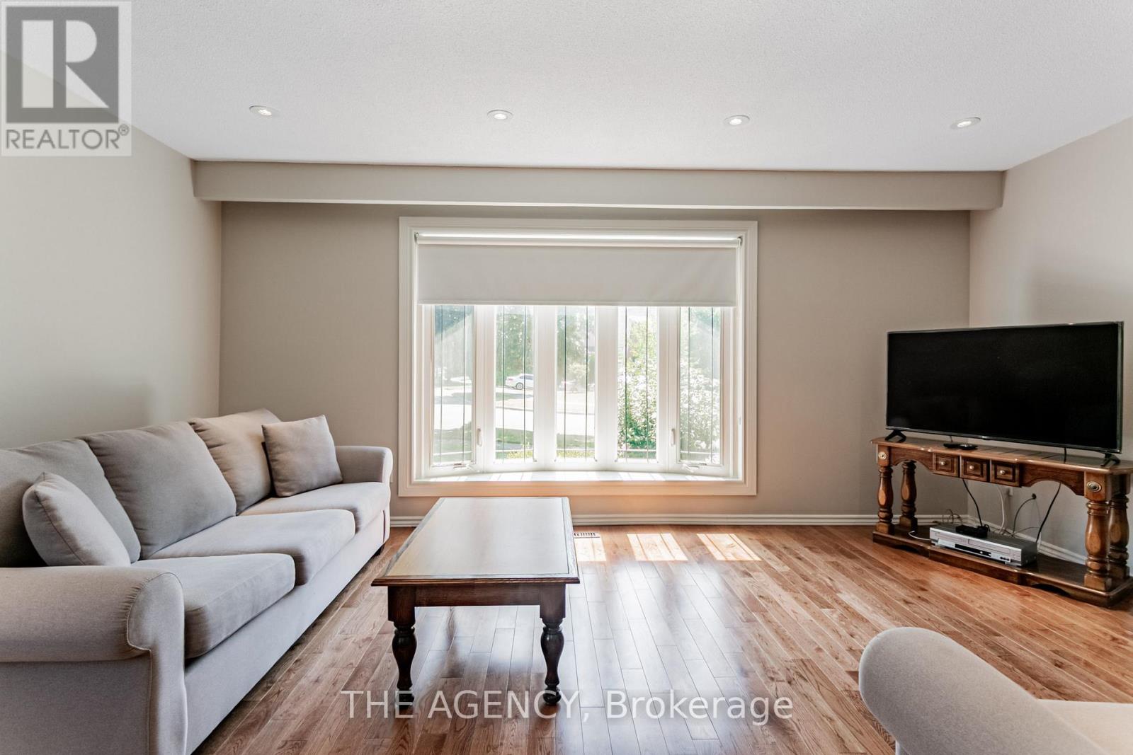 Photo 7 of 84 Blackthorn Lane, Brampton ON