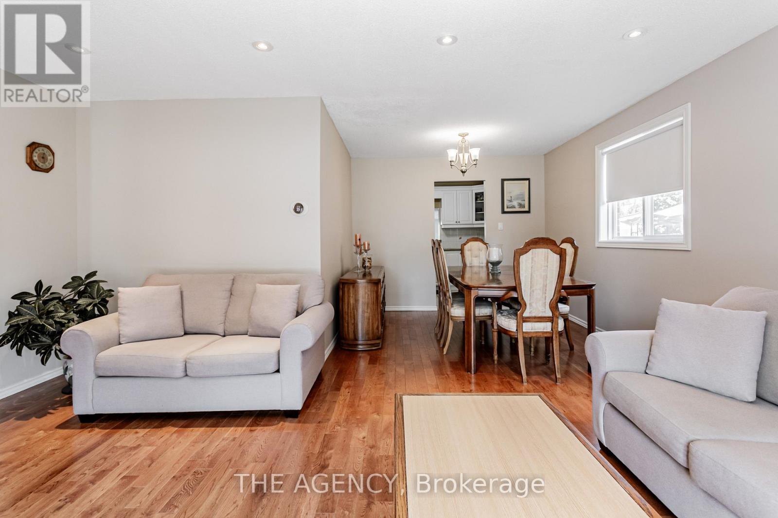 Photo 9 of 84 Blackthorn Lane, Brampton ON