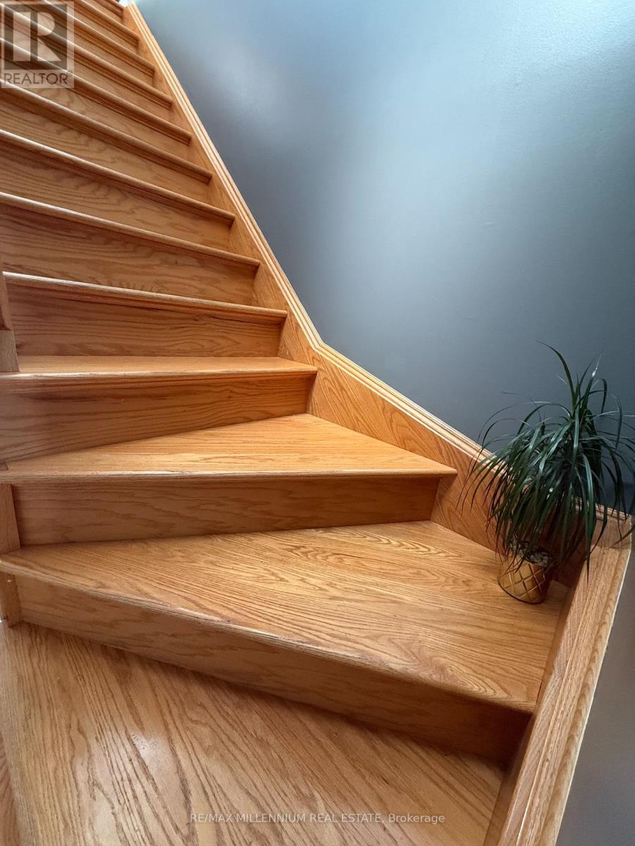 Photo 11 of 1128 Houston Drive, Milton ON