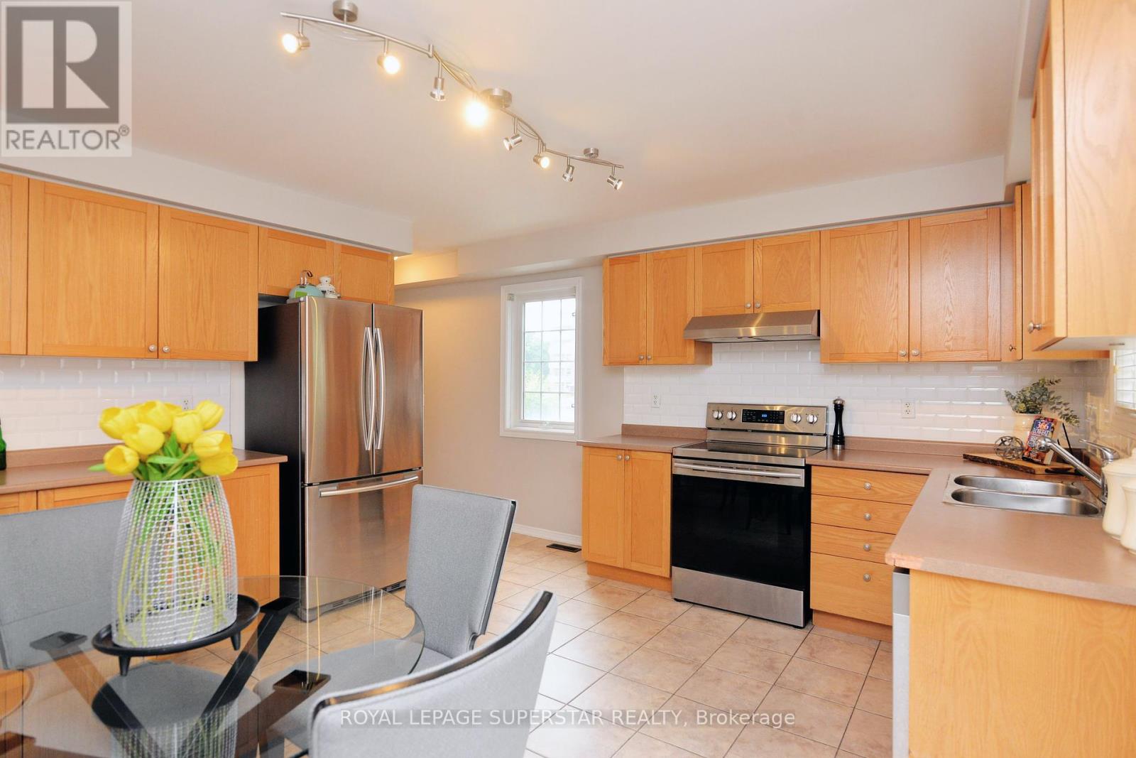 Photo 13 of 15 Gemstone Lane, Brampton ON