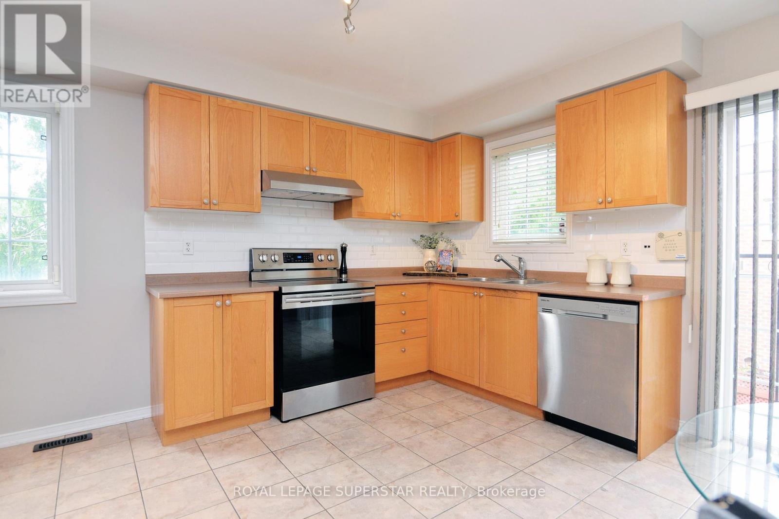 Photo 14 of 15 Gemstone Lane, Brampton ON