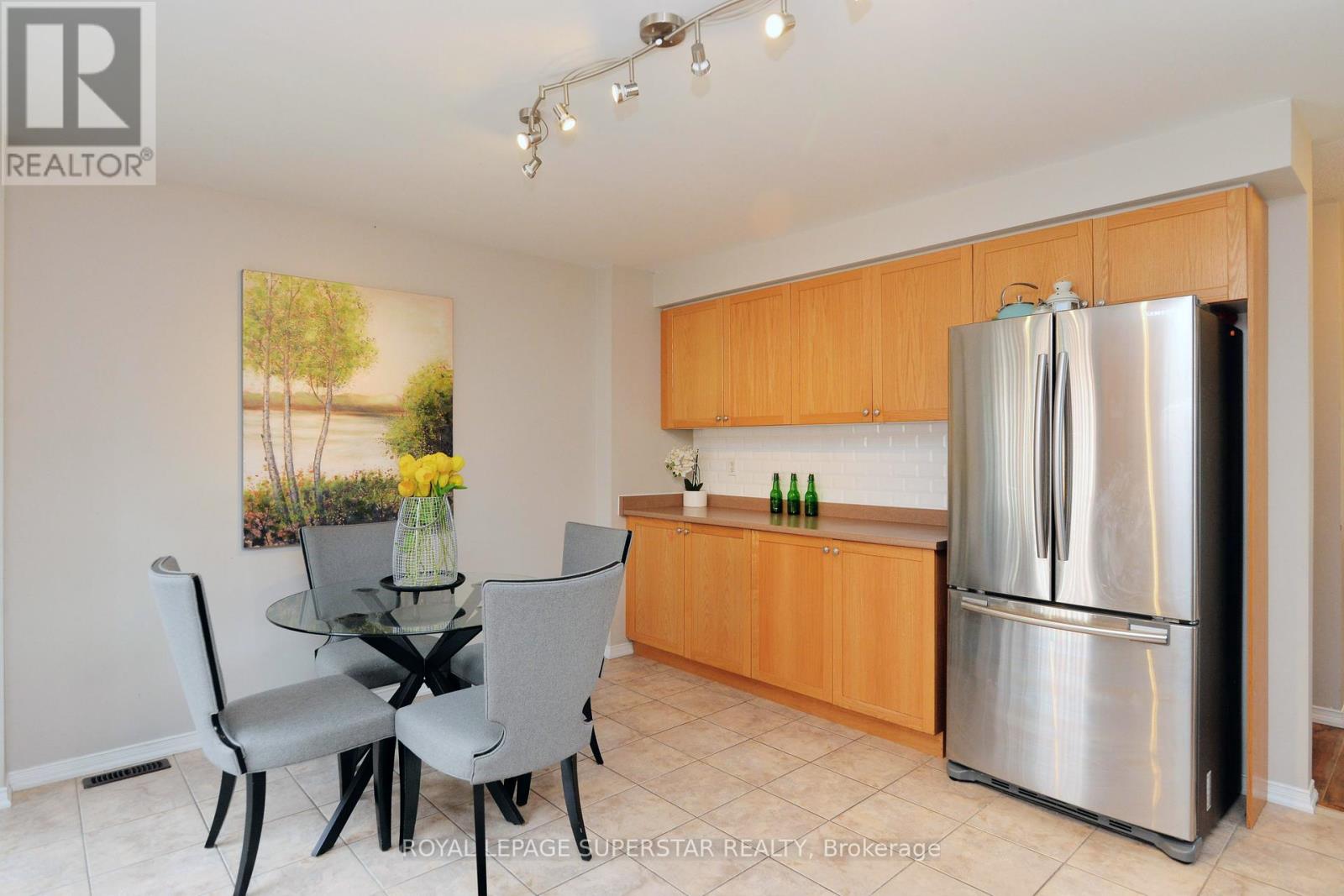 Photo 17 of 15 Gemstone Lane, Brampton ON