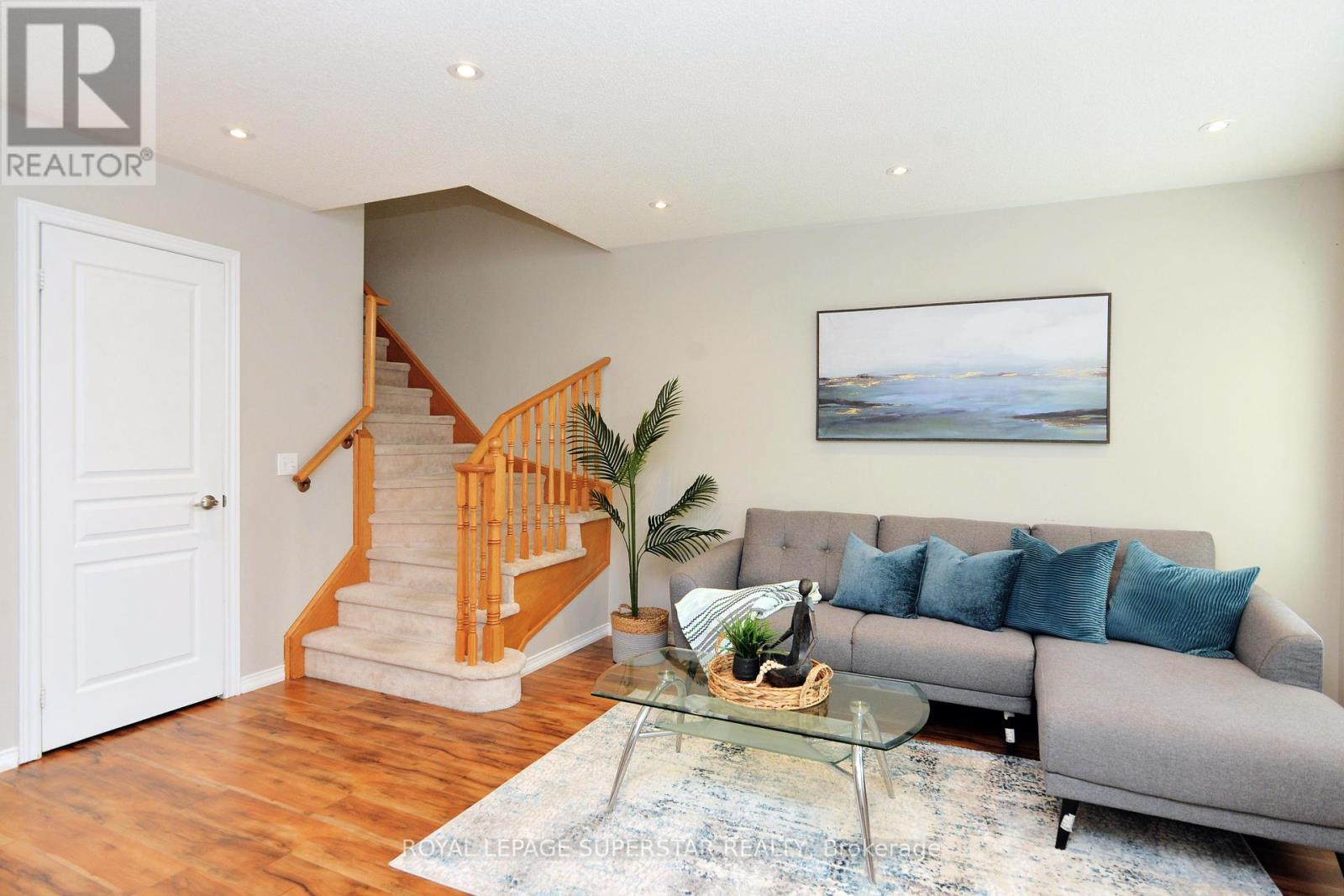 Photo 21 of 15 Gemstone Lane, Brampton ON