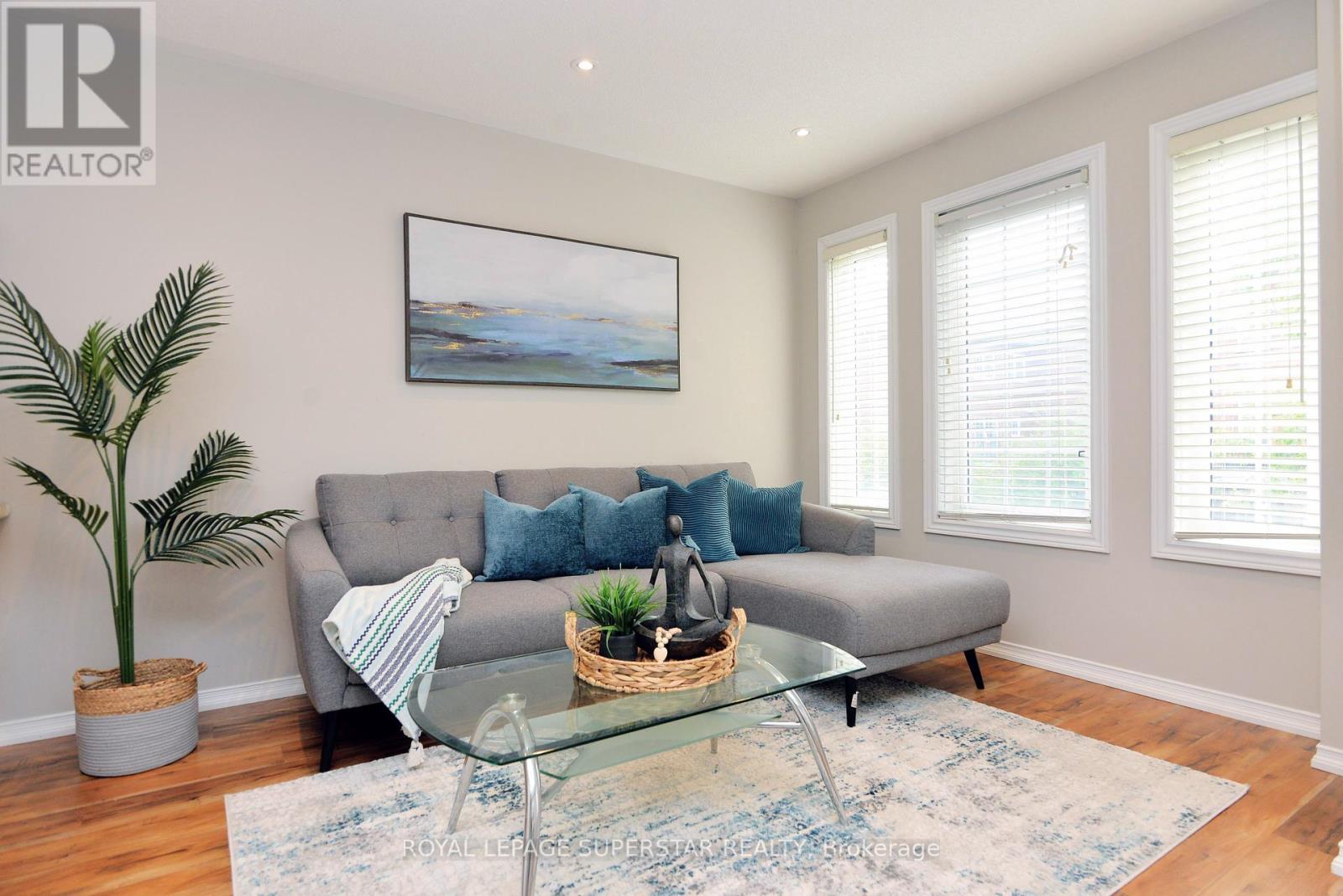 Photo 24 of 15 Gemstone Lane, Brampton ON