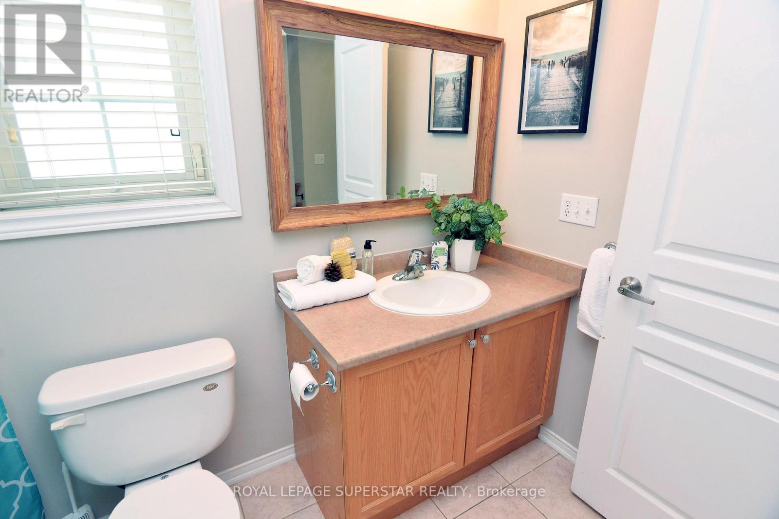 Photo 36 of 15 Gemstone Lane, Brampton ON