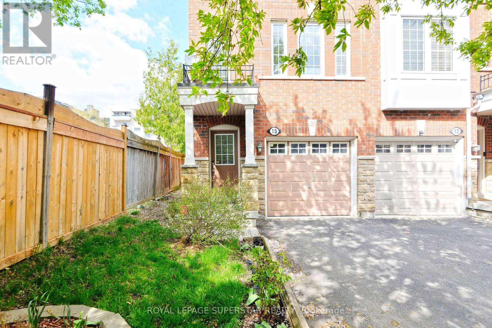 Photo 4 of 15 Gemstone Lane, Brampton ON