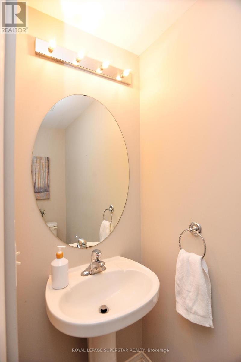 Photo 42 of 15 Gemstone Lane, Brampton ON