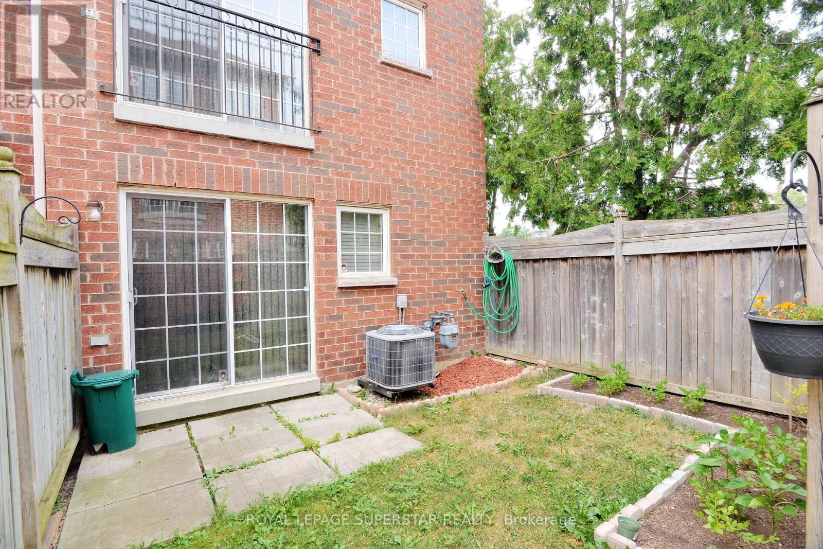 Photo 43 of 15 Gemstone Lane, Brampton ON