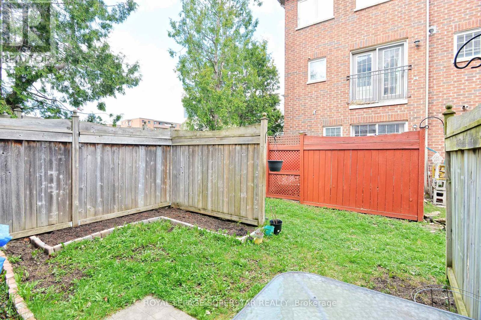 Photo 45 of 15 Gemstone Lane, Brampton ON