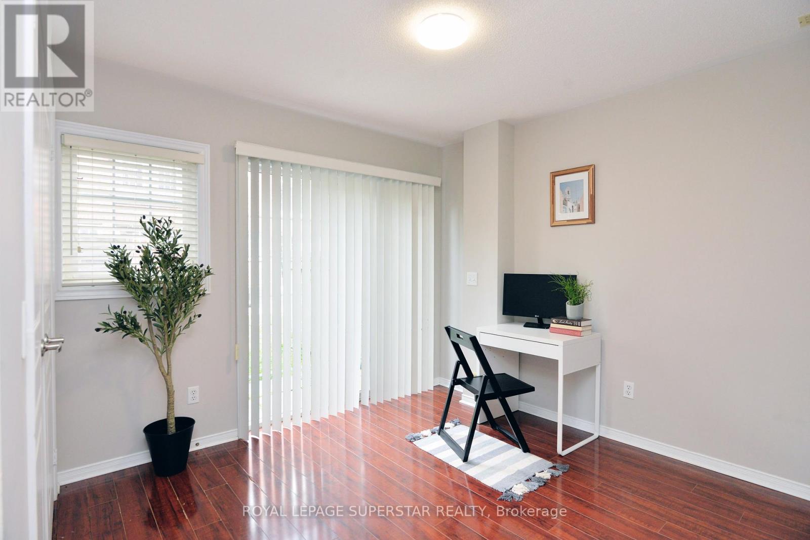 Photo 9 of 15 Gemstone Lane, Brampton ON