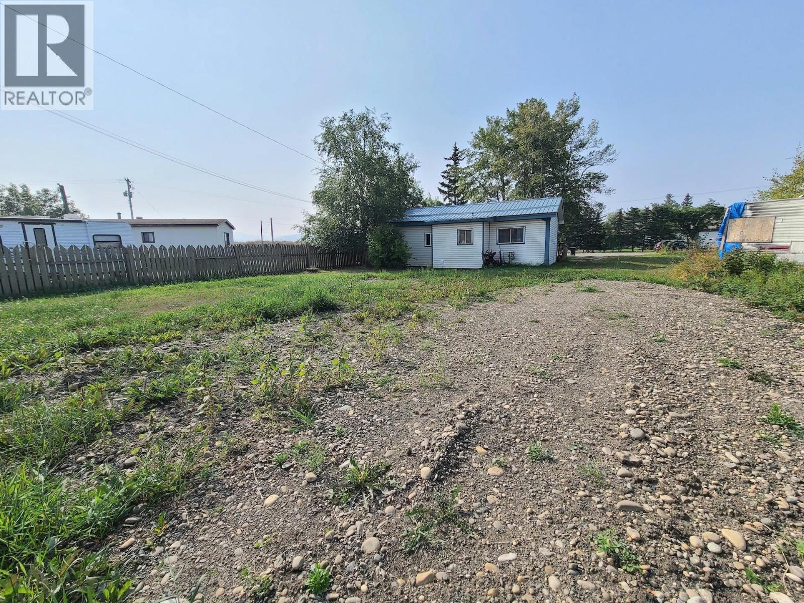 Photo 9 of 10855 102 Street, Taylor BC