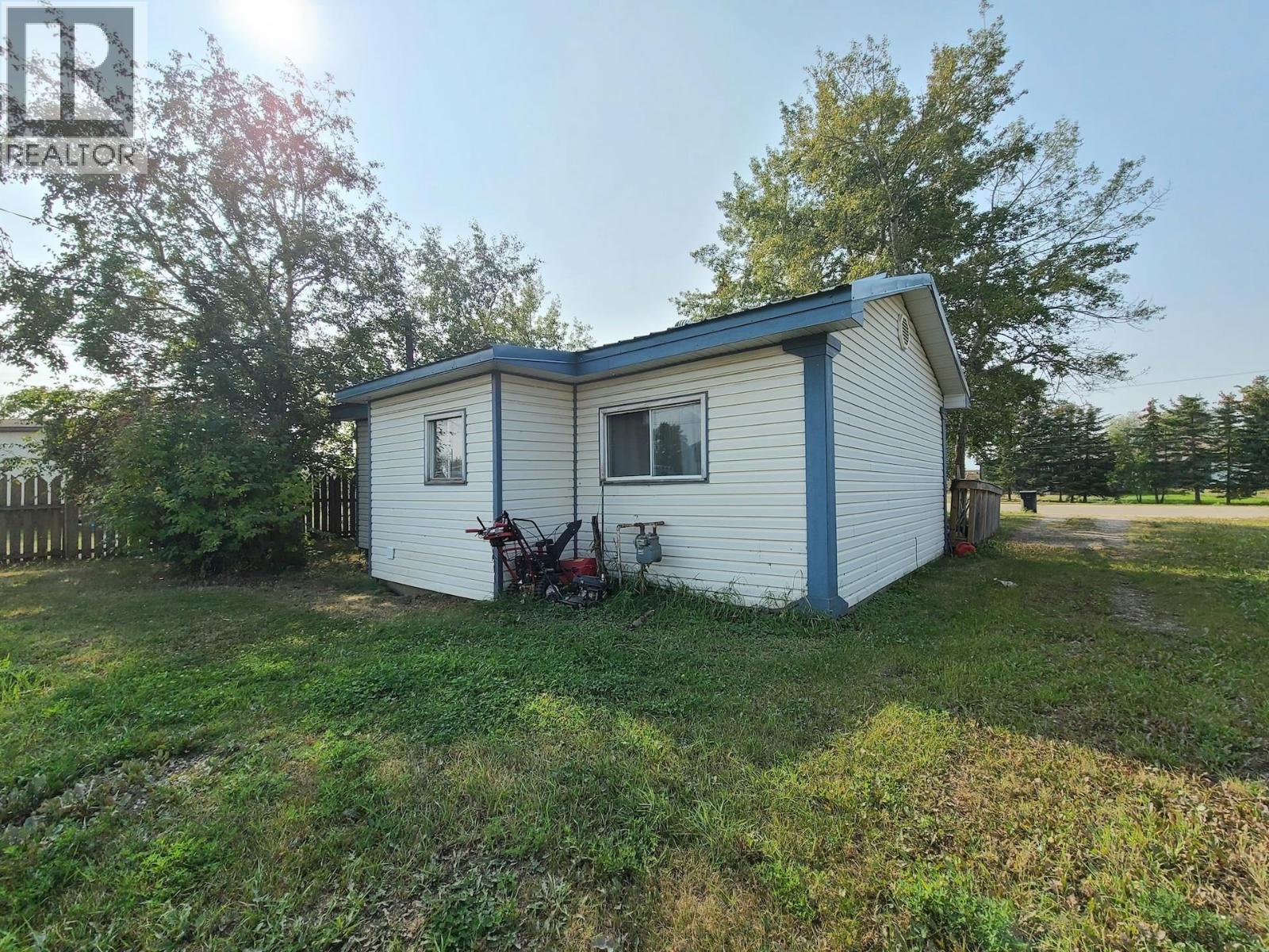 Photo 11 of 10855 102 Street, Taylor BC