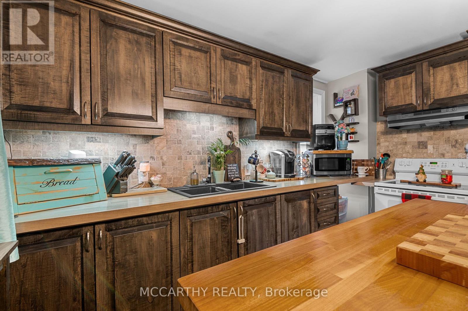 Photo 11 of 180 Grey Street W, Southgate ON