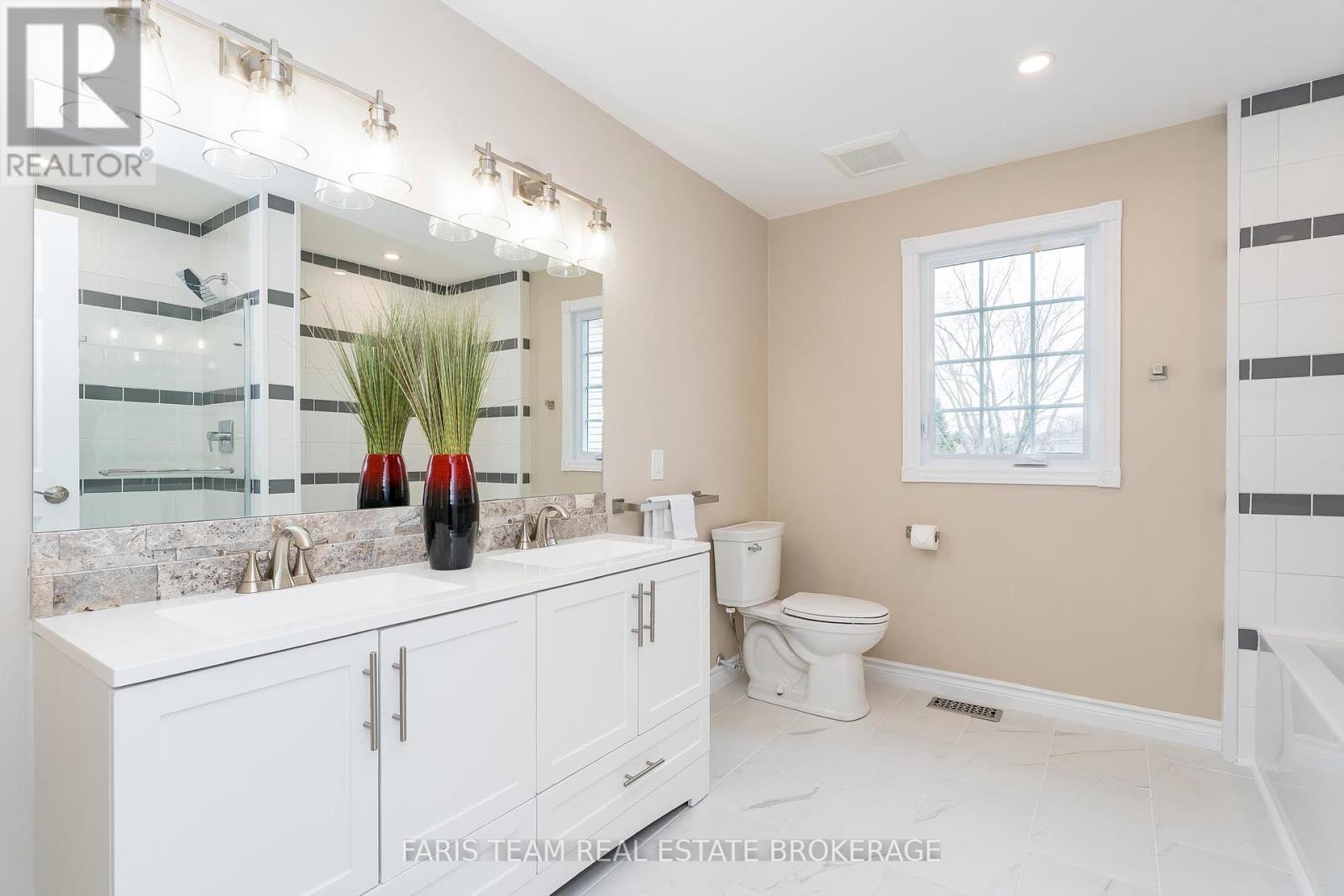 Photo 28 of 15 Lankin Avenue, Bracebridge ON