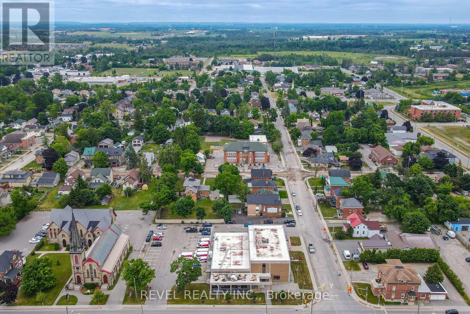 Photo 30 of Upper 3 34 Cambridge Street S, Kawartha Lakes ON