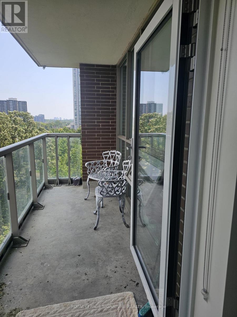Photo 4 of 702 123 Parkway Forest Drive, Toronto ON