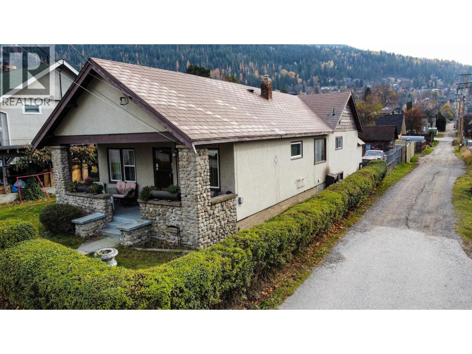 Photo 9 of 510 Kokanee Avenue, Nelson BC