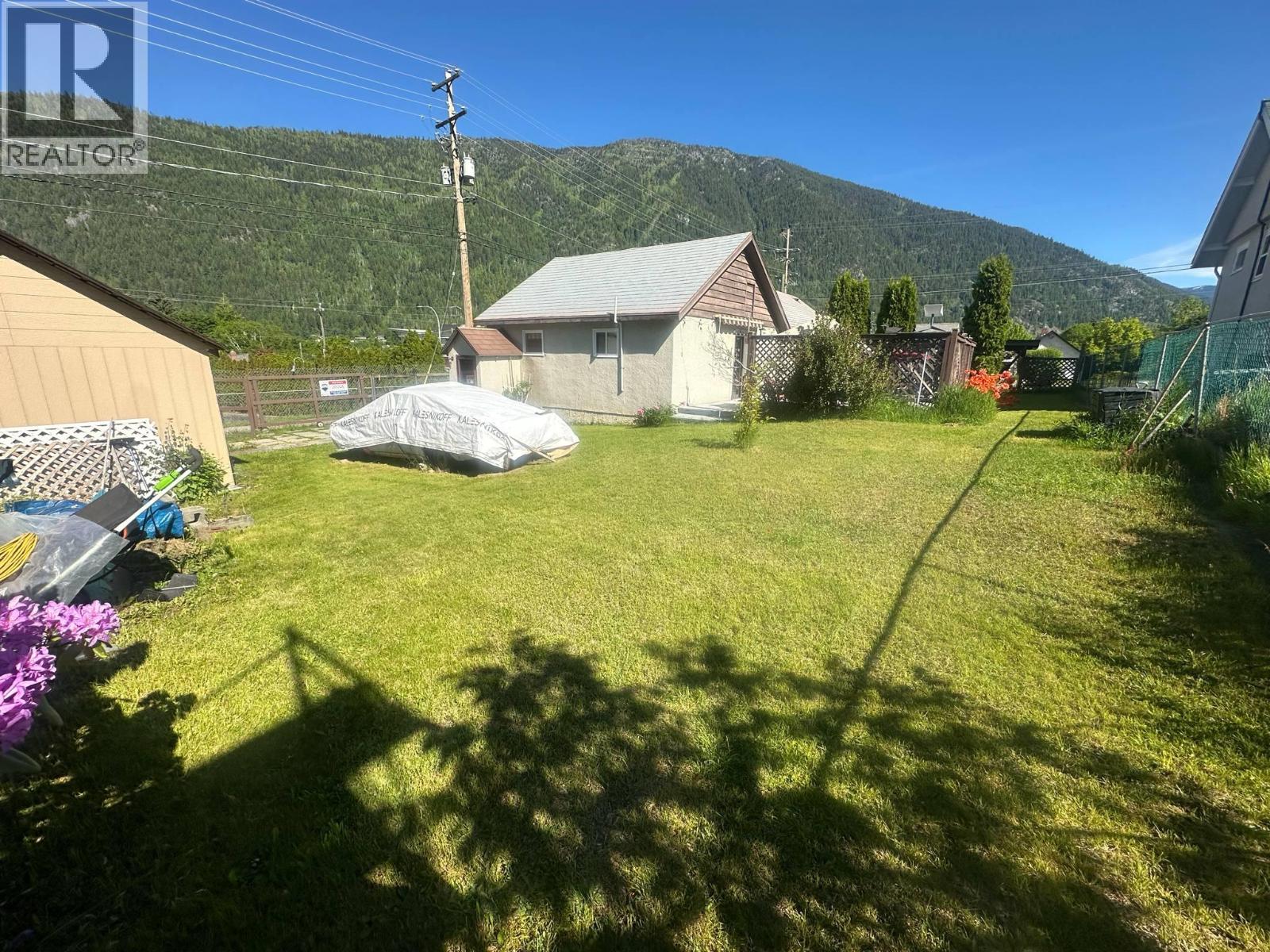 Photo 33 of 510 Kokanee Avenue, Nelson BC
