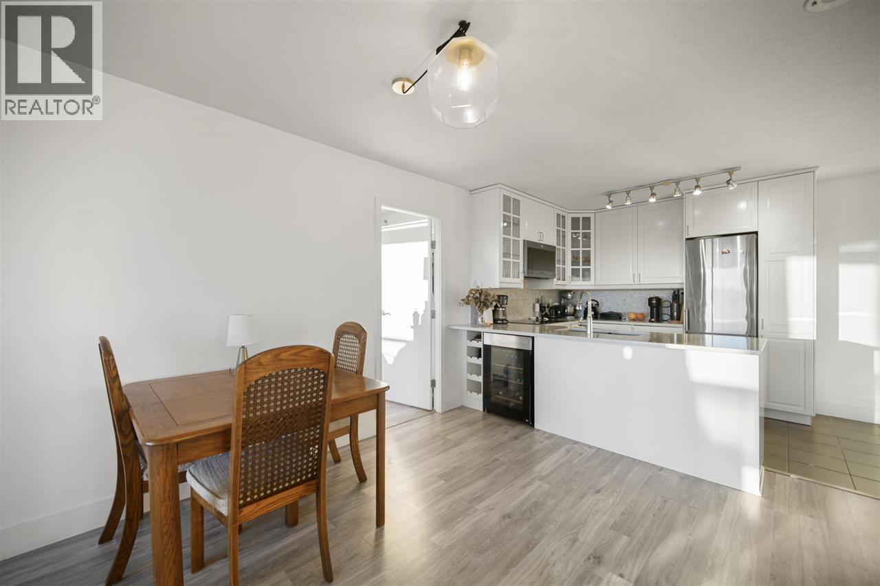 Photo 5 of 702 4118 Dawson Street, Burnaby BC