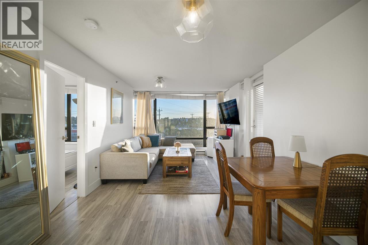 Photo 3 of 702 4118 Dawson Street, Burnaby BC