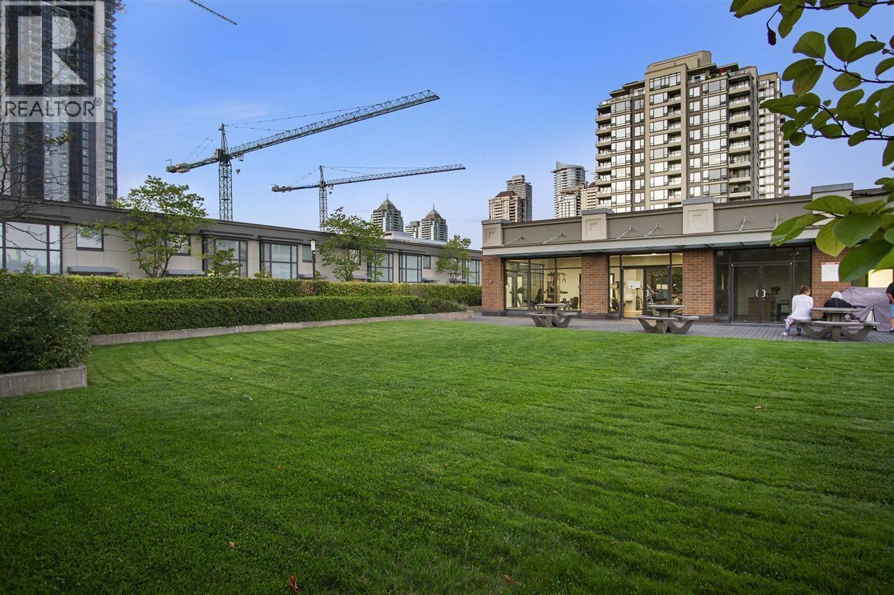 Photo 18 of 702 4118 Dawson Street, Burnaby BC