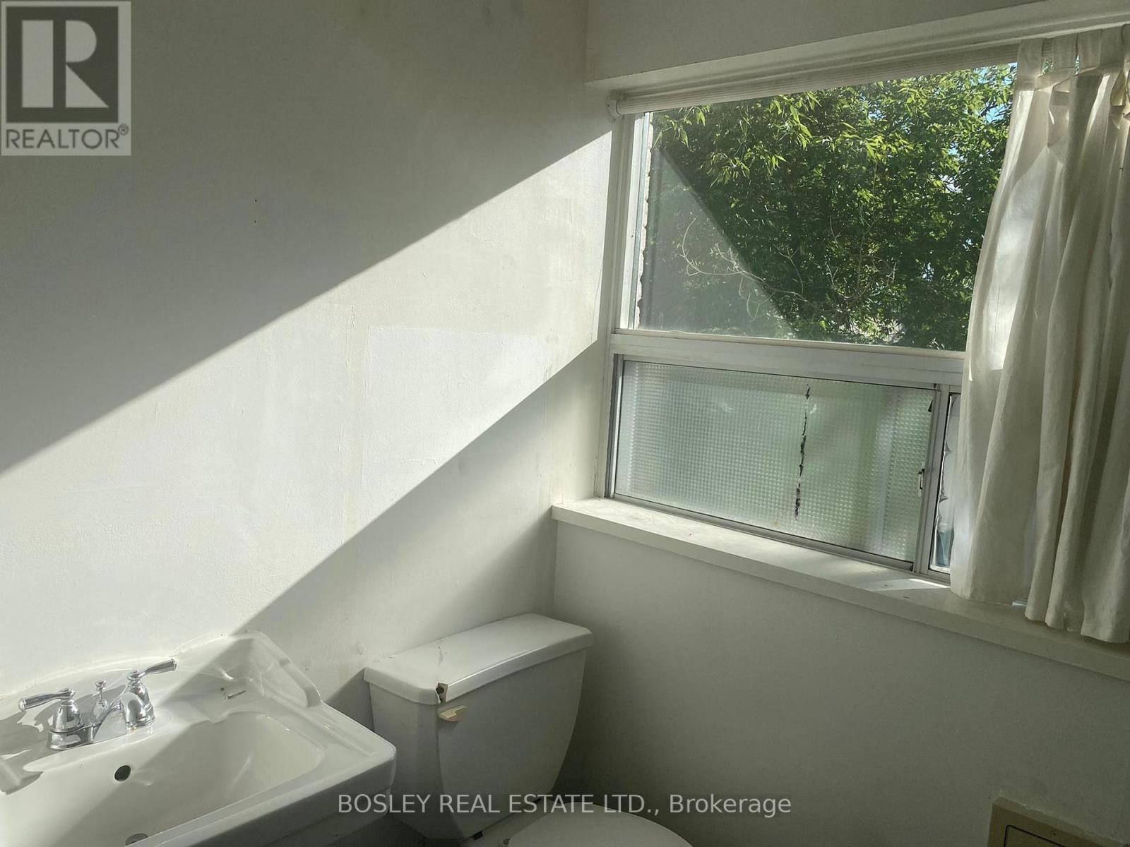 Photo 1 of Upper 154 R Galt Avenue, Toronto ON