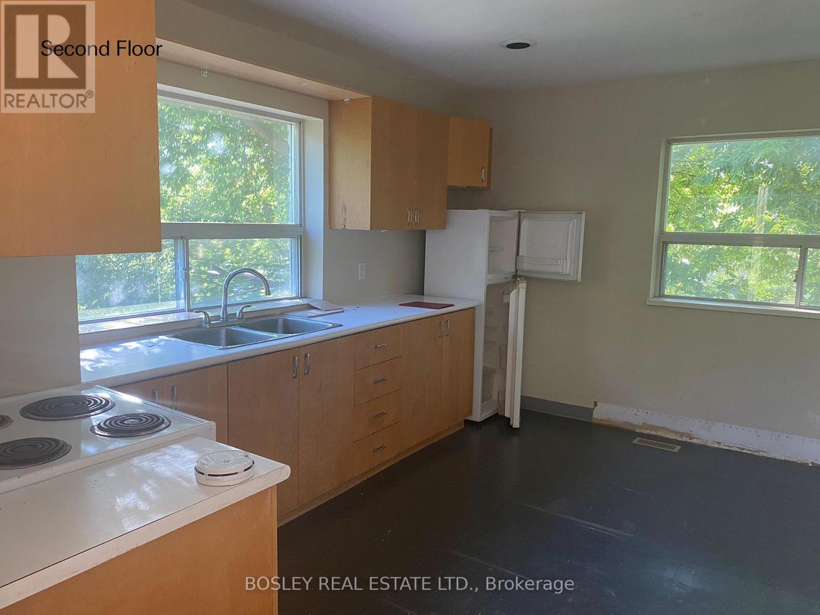 Photo 5 of Upper 154 R Galt Avenue, Toronto ON