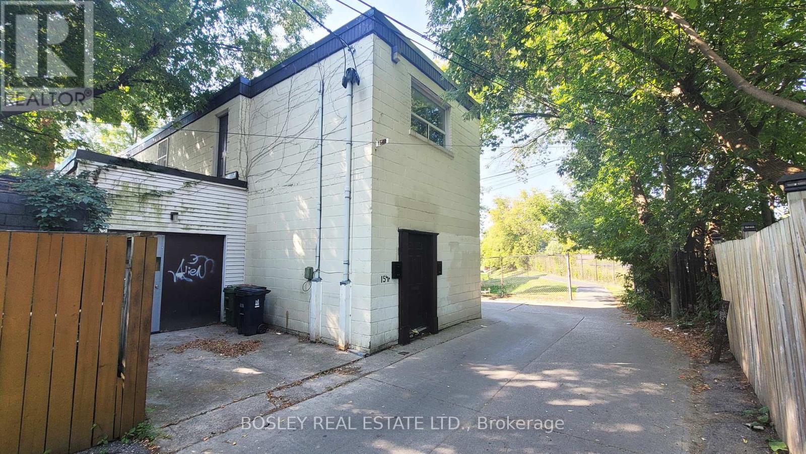 Photo 3 of Upper 154 R Galt Avenue, Toronto ON