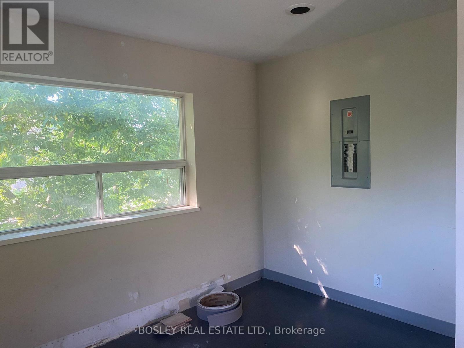 Photo 7 of Upper 154 R Galt Avenue, Toronto ON