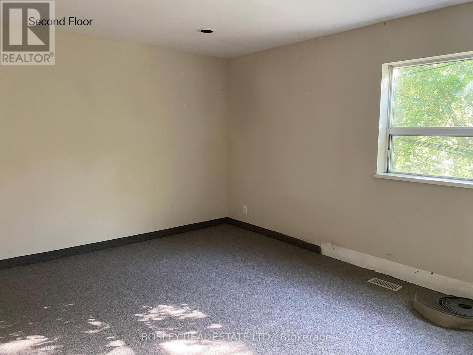 Photo 10 of Upper 154 R Galt Avenue, Toronto ON