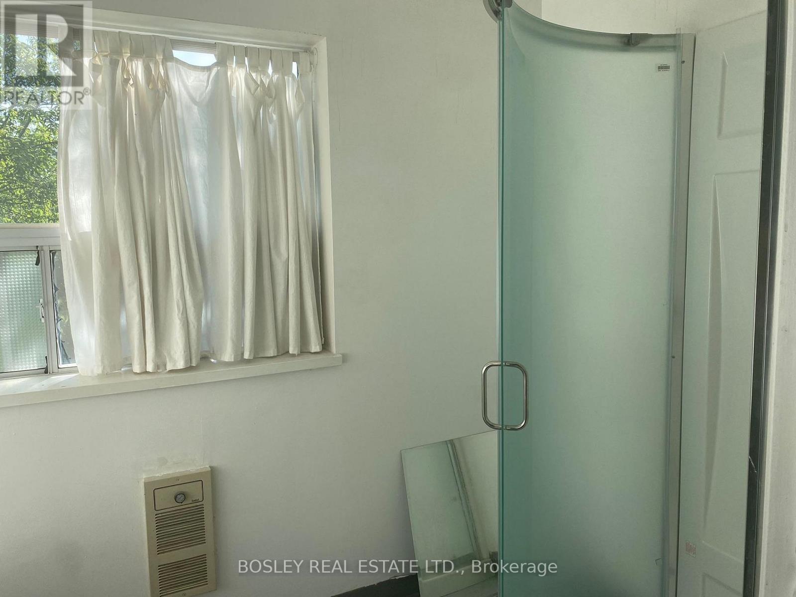 Photo 2 of Upper 154 R Galt Avenue, Toronto ON