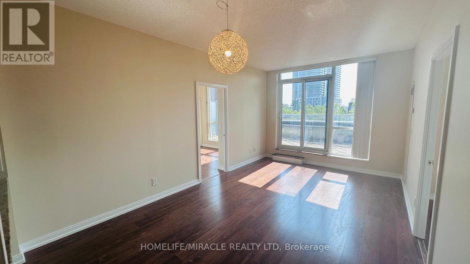 Photo 10 of 304 151 Village Green Square, Toronto ON