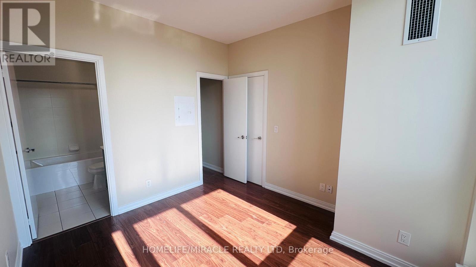 Photo 18 of 304 151 Village Green Square, Toronto ON